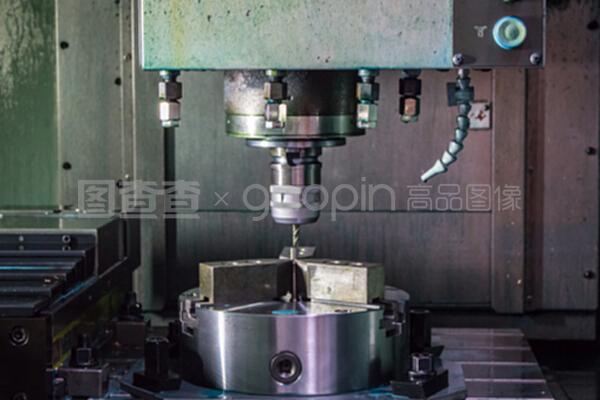 数控车床切割刀具在金属加工工艺中的应用与服务